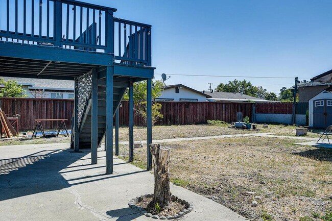 Building Photo - 1218 84th Ave