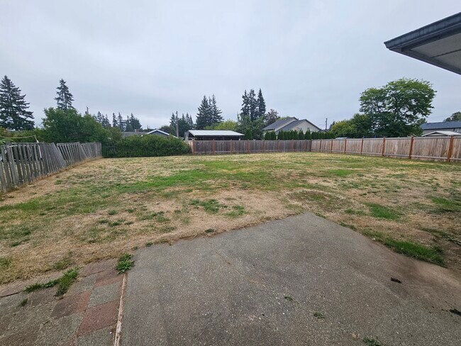 Building Photo - 8505 44th Dr NE