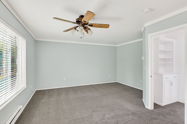 Building Photo - Great Location! 2 bedroom, 2.5 Bathroom Townhouse in Orchard Hills!!