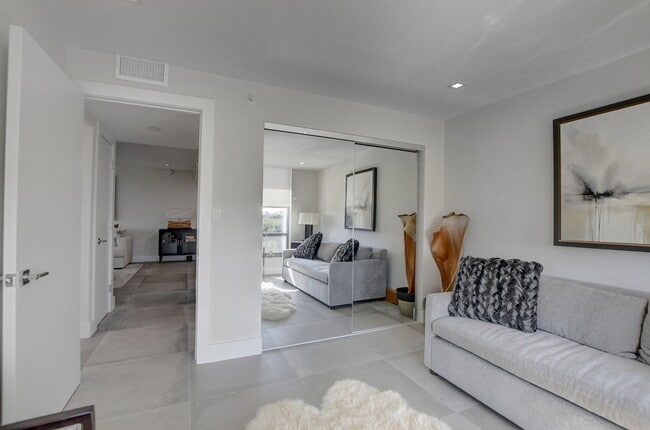 Building Photo - 7754 Lakeside Blvd