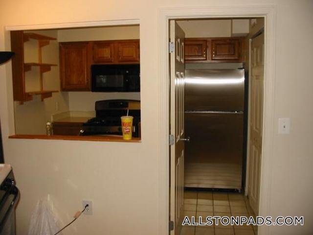 Building Photo - 147 Kelton St