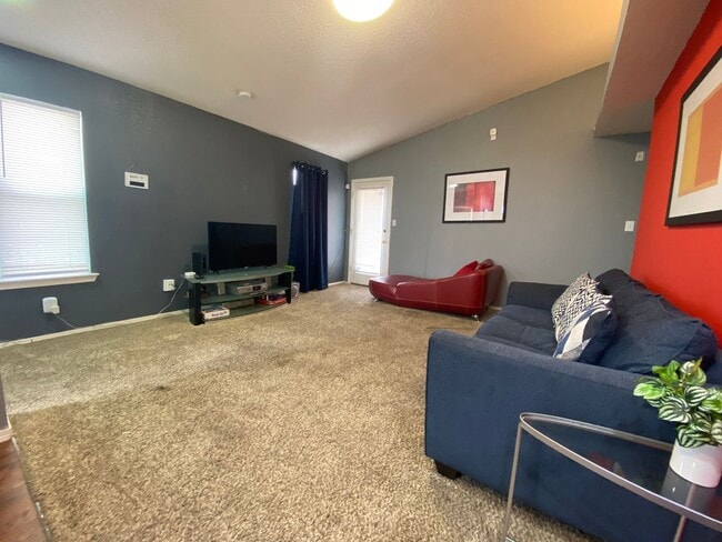 Building Photo - Eastside home for rent in The Tierras