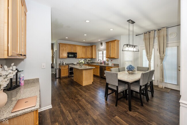 Building Photo - 5889 Pebblestream Dr