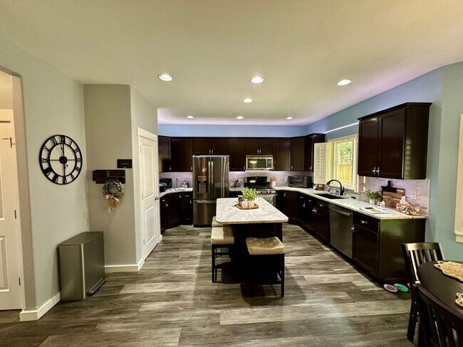 Building Photo - Charming 6 beds 2.5 bath house in Bothell!