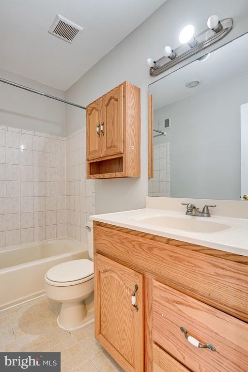 Building Photo - 1727 Cy Ct