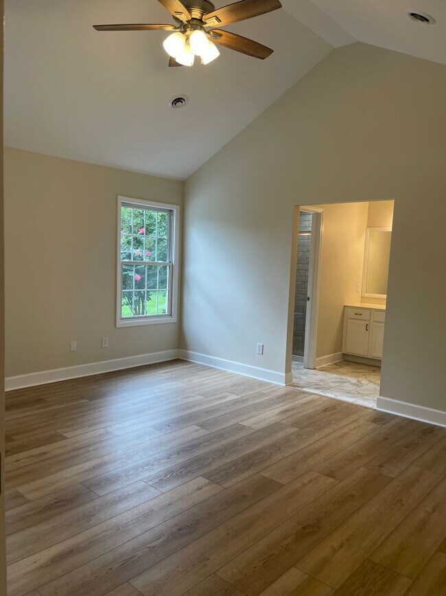 Building Photo - 383 Paine Lake Dr