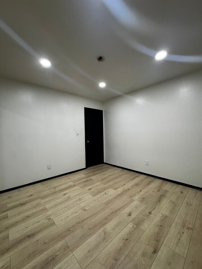 Building Photo - 4310 W 170th St