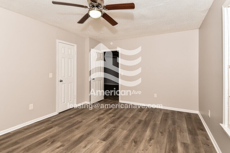 Building Photo - 241 Holmsbury Rd