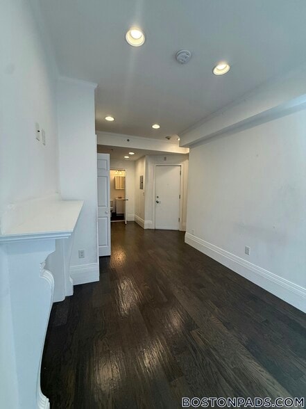 Building Photo - 270 Newbury St