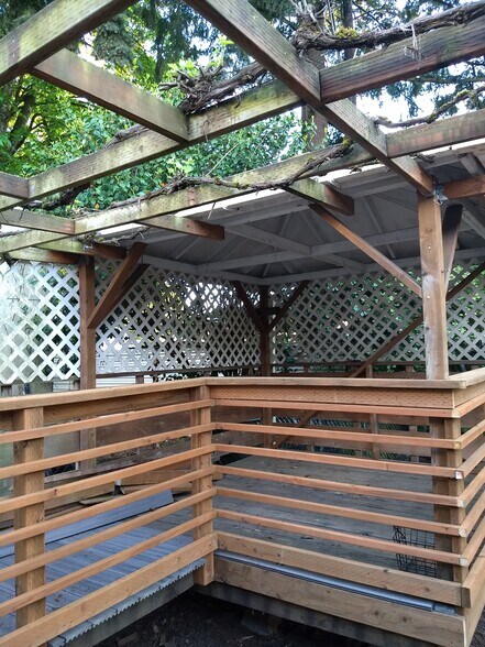 Deck - 1530 Manor Dr