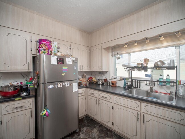 Primary Photo - 99 2nd St