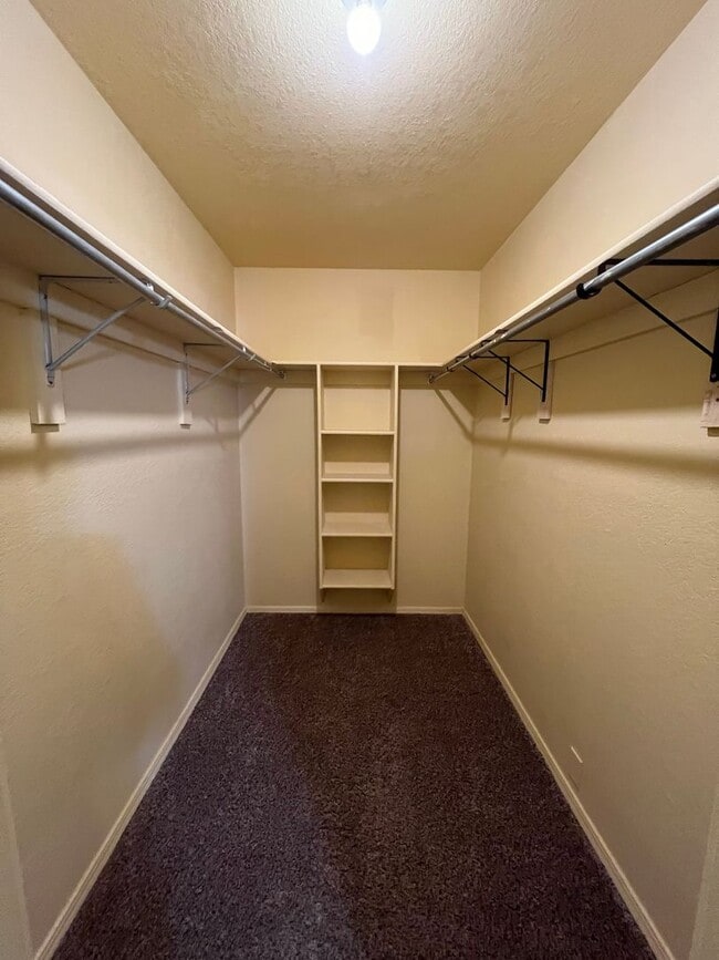 Building Photo - 1 bed condo near OU campus