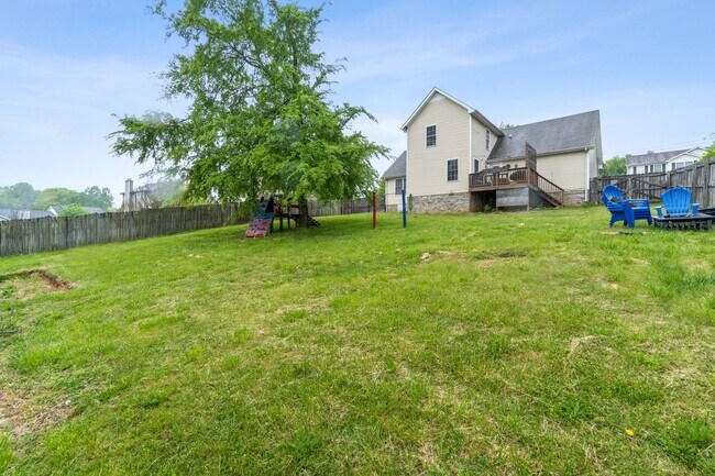 Building Photo - Lovely home in Peach Tree - Waiting for you to call home for the Holidays!