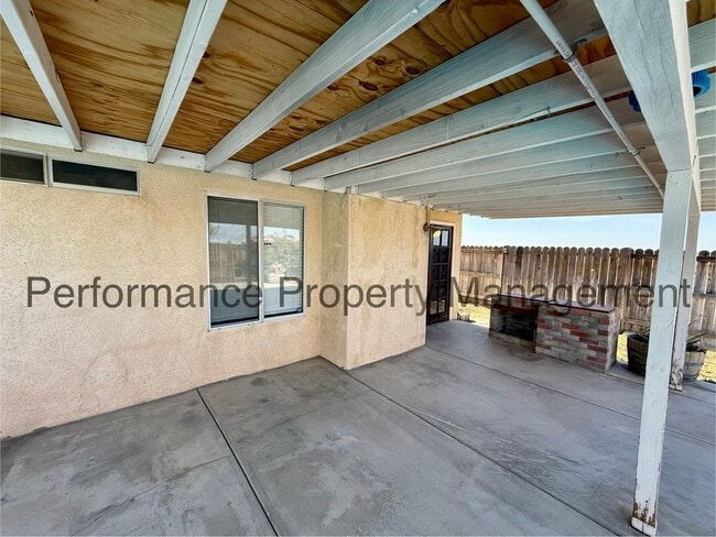 Building Photo - Updated 3 Bed/2 Bath Taft Home w/ Pool, Solar & $0 Deposit Option