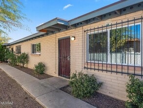 Building Photo - 1408-1410 N Hualpai Rd