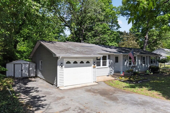 Building Photo - 22929 Town Creek Dr