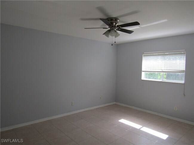 Building Photo - 1529 SW 15th Pl
