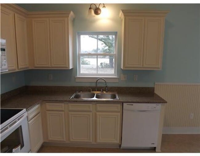 Building Photo - ADORABLE 3 BED, 2 BATH BEACH COTTAGE - GUL...