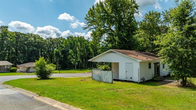 Building Photo - 15 Village Ct