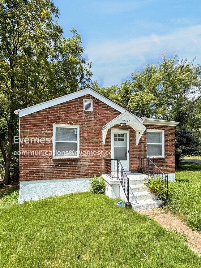 Primary Photo - Updated 3 Bedroom Home in St Louis / Pet F...
