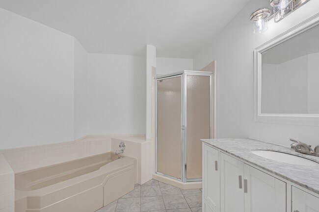 Building Photo - 1239 S Wellington Ct