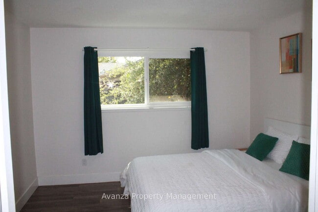 Building Photo - Home for Rent 4 Bed/3 Bath - 1,791 Sq Ft. Rent: $2,595/month Security Deposit: $2,695 Bullard Hig...