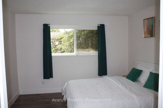 Building Photo - Home for Rent 4 Bed/3 Bath - 1,791 Sq Ft. Rent: $2,750/month Security Deposit: $2,850 Bullard Hig...