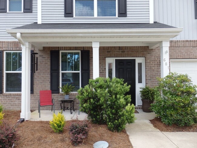 Building Photo - Look No Further. You Have Found Home!!! Av...