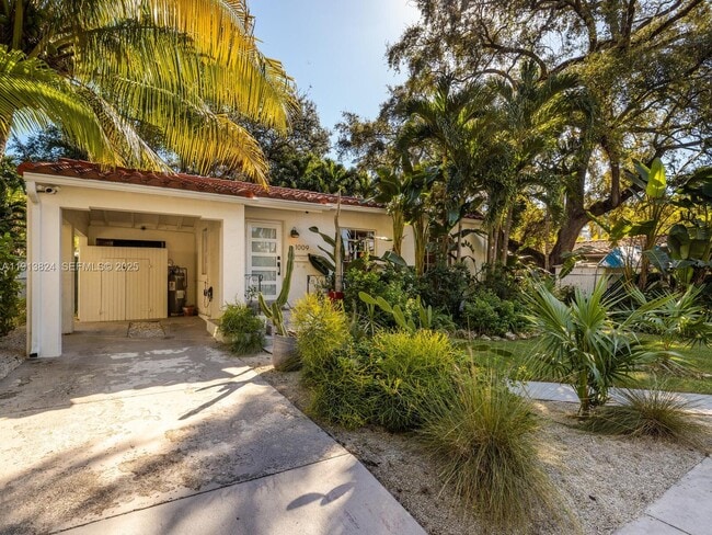 Building Photo - 1009 NW 11th Ct