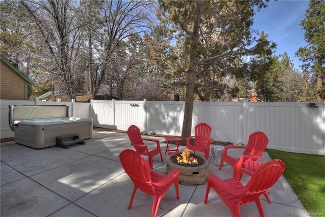 Building Photo - Move-In Ready 2 Bed / 2 Bath + Bonus Room & Den/Office