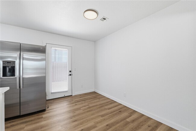 Building Photo - 2400 SE Jayel Terrace