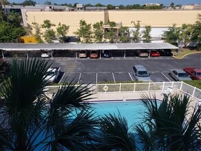 Building Photo - 2525 W Bay Dr