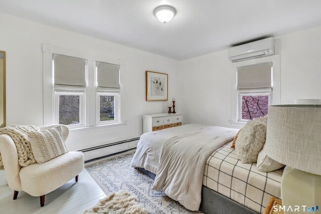 Building Photo - 132 Pequot Ave