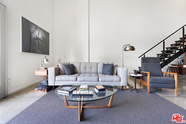 Building Photo - 4111 Sunset Blvd