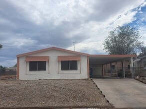 Building Photo - 886 Holly St