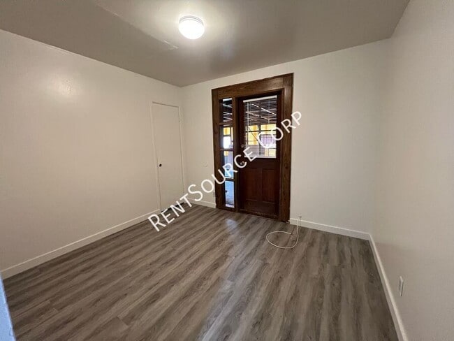 Building Photo - 650 Muriel Dr