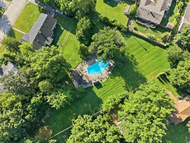 Building Photo - 1104 Falcon Dr