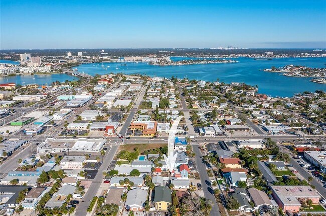 Building Photo - 553 72nd Ave