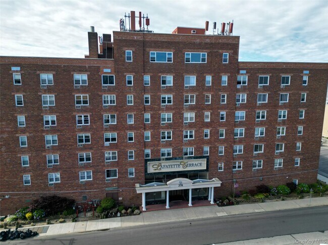 Building Photo - 370 W Broadway