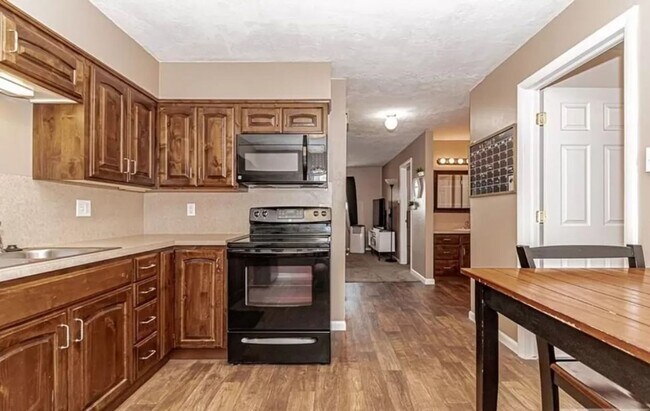 Building Photo - Super Cute 2 Bed/1 Bath Apartment on Main Street in Rexburg!