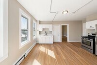 Building Photo - 50 Common St