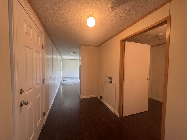 Building Photo - 5148 Hudson Dr