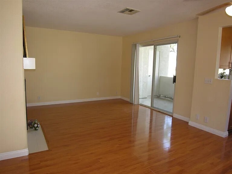 Building Photo - 10878 Aderman Ave