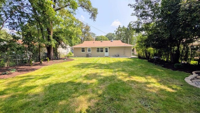 Building Photo - 110 N Knollwood Dr