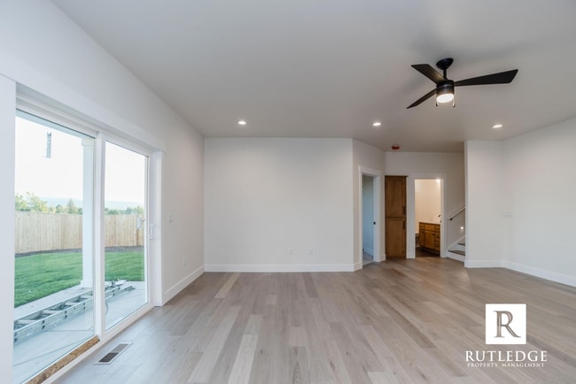 Building Photo - East Medford Cedar Links Living