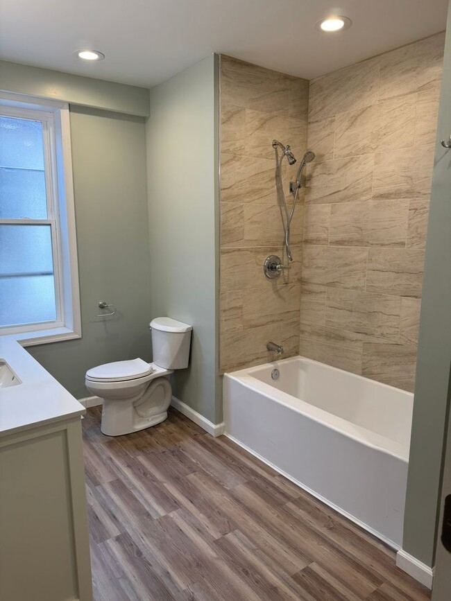 Building Photo - Large Single-Family Home on N 17th St