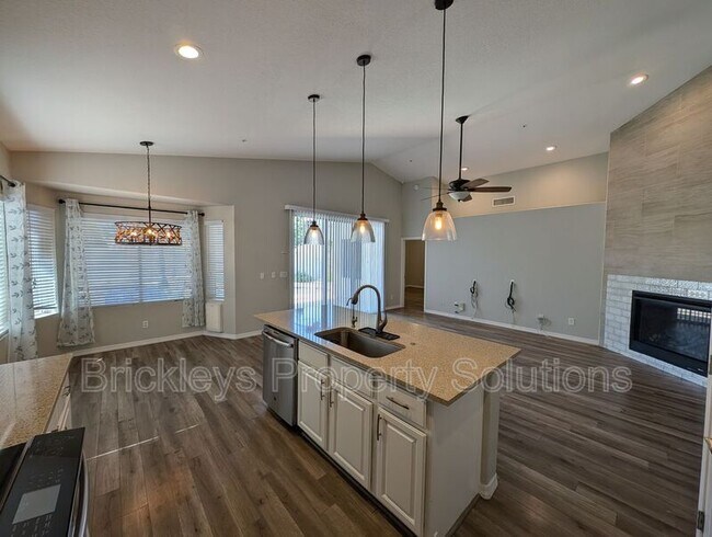 Building Photo - 9213 E Wood Dr