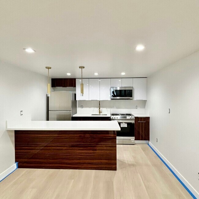 Building Photo - 410 Lucas Ave