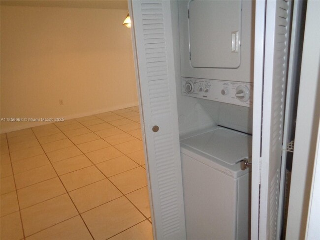 Building Photo - 901 SW 138th Ave