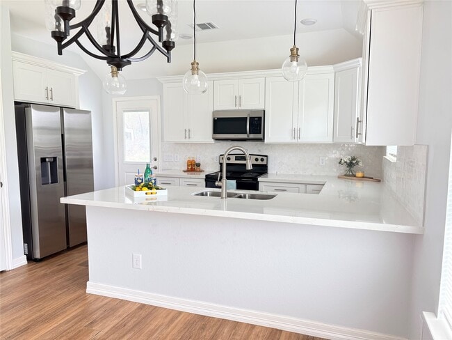 Building Photo - 16210 Longwood Spr